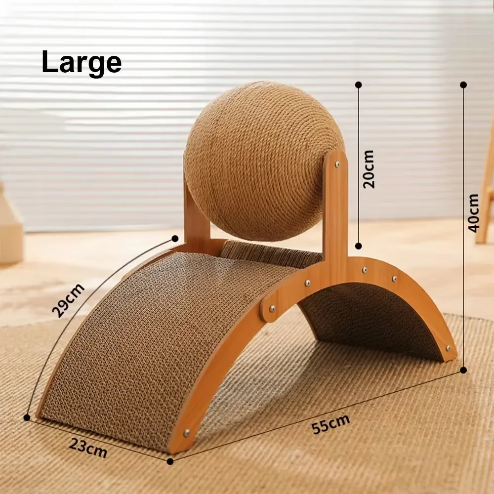 un griffoir pour chat de taille L avec une boule pour jouer